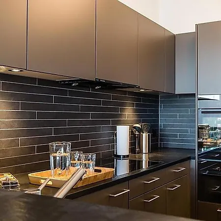 Sleeps 8 Wifi דירה אנגלברג